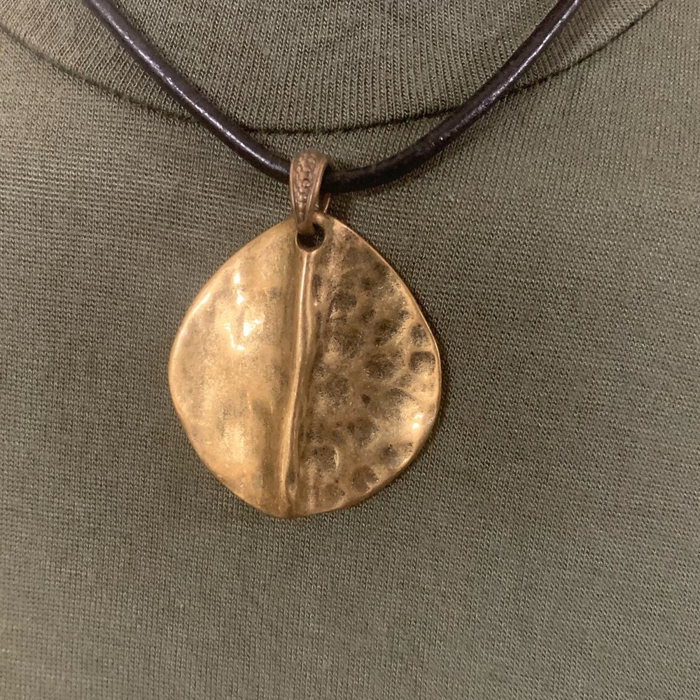 Chicos Gold Tone Hammered Necklace Leather Metal